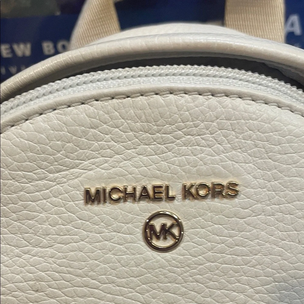 MICHAEL KORS MINI Cream beautiful Leather Backpack with Chain Detail EUC!! - Picture 2 of 8